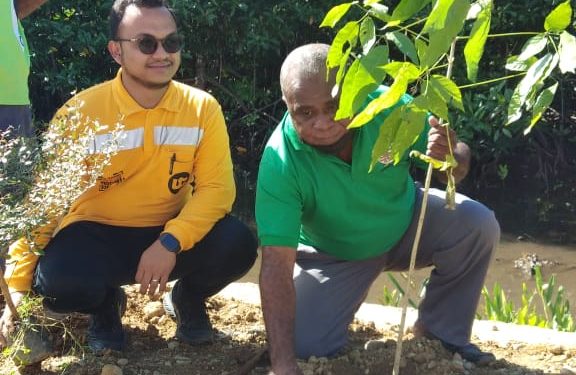 Dinas PPLH dan United Tractors Berkolaborasi Tanam Pohon