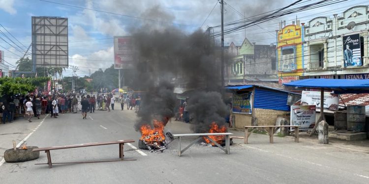 Bakar Ban di Jln Jend Sudirman Berhasil Diredam