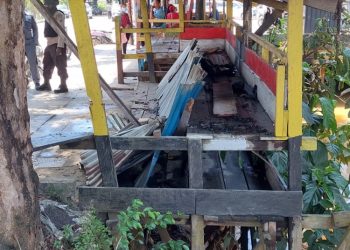 Dua Kelompok Warga Saling Serang