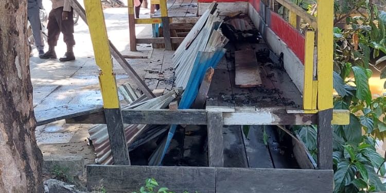 Dua Kelompok Warga Saling Serang