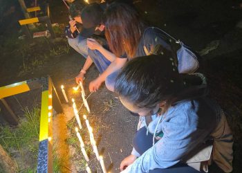 Berkabung, Komunitas Seniman Bakar Lilin