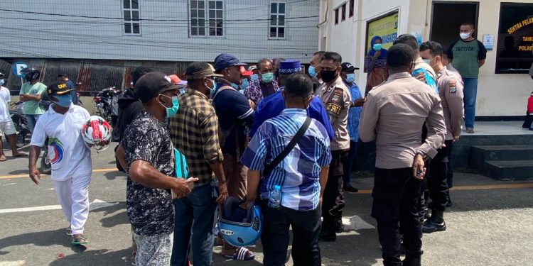 Keluarga Besar IW Datangi Mapolres