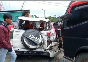 Tabrakan Beruntun, Truk Hajar 2 Mobil-3 Motor