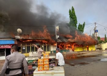 Tiga Kios dan Warung Ludes Dilahap Api