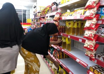 Minyak  Goreng Diserbu Warga,  Alfamart Batasi Pembelian