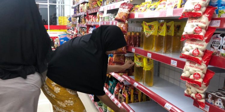 Minyak Goreng Diserbu Warga, Alfamart Batasi Pembelian