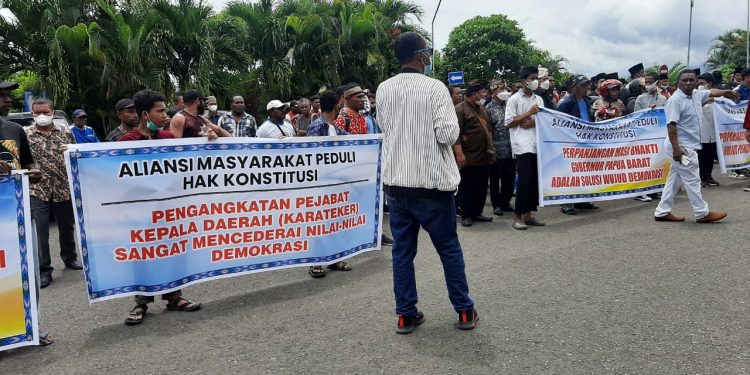 Tolak Penjabat Gubernur di Papua Barat
