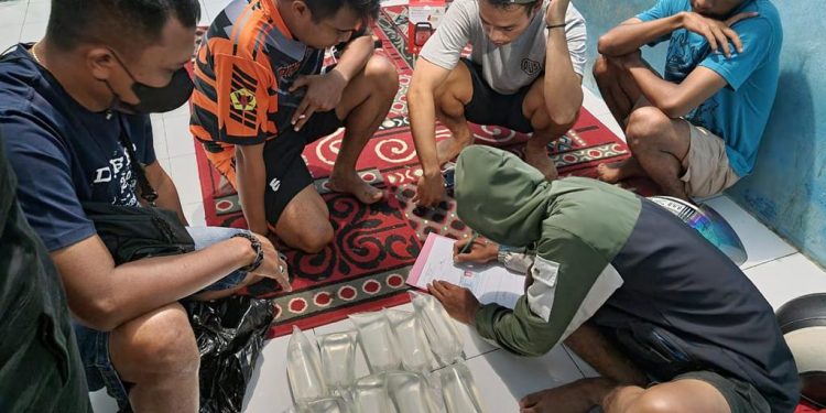 Sita Berbagai Jenis Miras Saat Razia