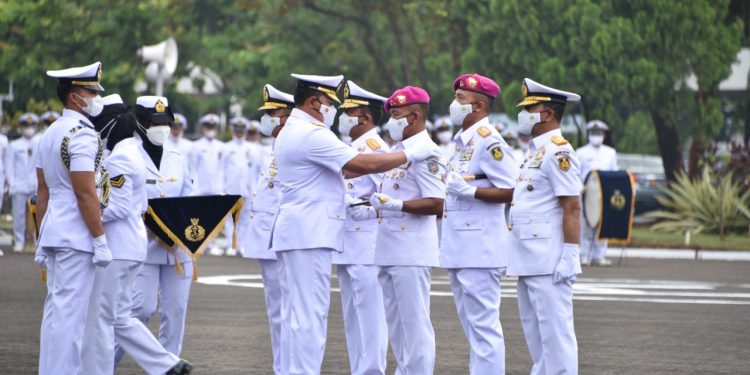 Pangkoarmada III Hadiri Sertijab 7 Pejabat TNI AL