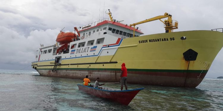 KM Sabuk Nusantara 96 Kandas dekat Kampung Rutum
