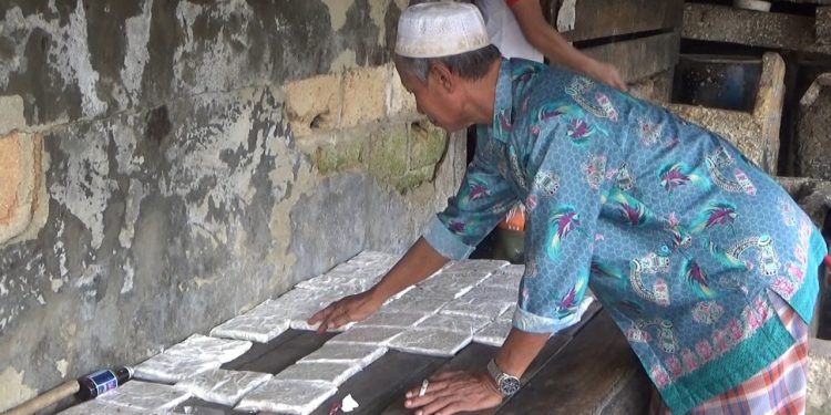 Harga Kedelai Naik, Tempe-Tahu Diperkecil