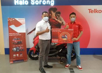 Telkomsel Serahkan Hadiah Yamaha NMax dan iPhone