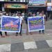 Bagikan Bunga Mawar Tolak Rasisme