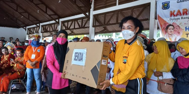 Pawai Diguyur Hujan, Ibu-ibu Kartini Kabsor tetap Semangat