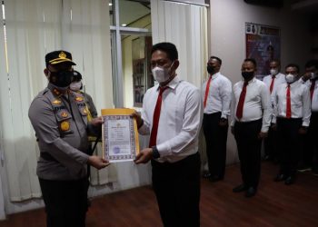 Anggota Berprestasi Terima Reward
