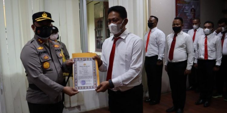 Anggota Berprestasi Terima Reward