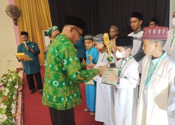 Sulaiman Rumeon Juara Adzan Dewasa