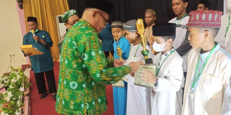 Sulaiman Rumeon Juara Adzan Dewasa