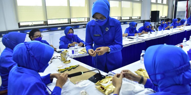 14 Anggota Satnarkoba Periksa Urine Mendadak