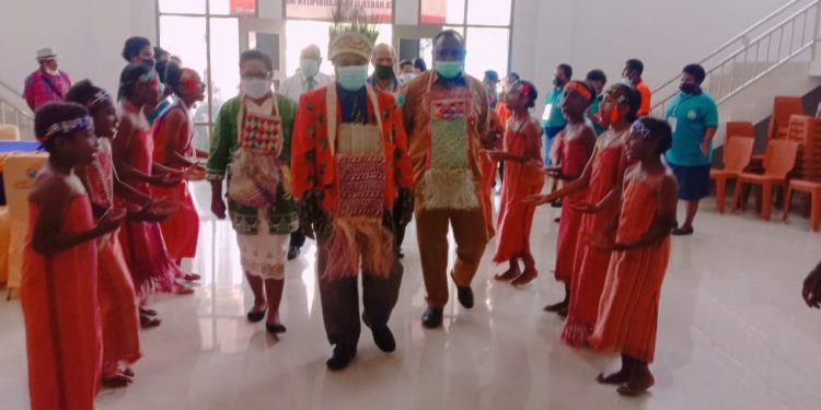 Anggota Berprestasi Terima Reward