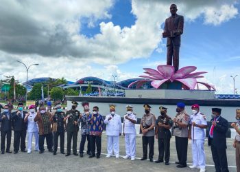 Patung Domine Eduard Osok Icon Kota Sorong