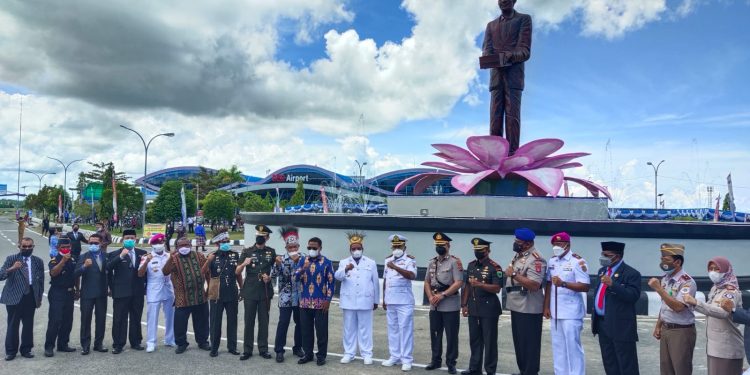 Patung Domine Eduard Osok Icon Kota Sorong