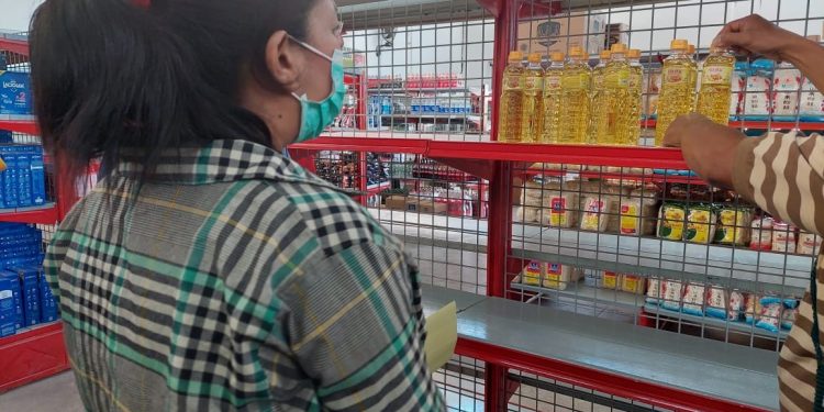 Di Toko Sinar Harapan 2, 60 Karton Minyak Goreng Habis Sekejap