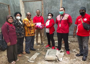 Wali Kota Serahkan Bantuan Uang Tunai dan Material