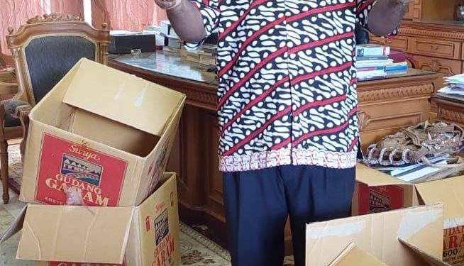 Bersiap Tinggalkan Rumdis, Bupati JK Mulai Berkemas