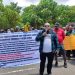 Massa Minta Perpanjangan Jabatan Gubernur Papua Barat