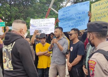 Dicegat Massa, Waterpauw Didesak Jadi Caretaker PB