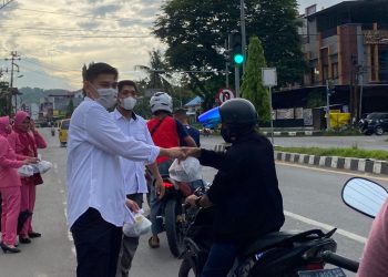 Satreskrim Polres Sorkot Bagi Takjil