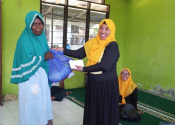 MT Al Muizz Salurkan  Paket Sembako di Kampung Arar dan Klalin 1