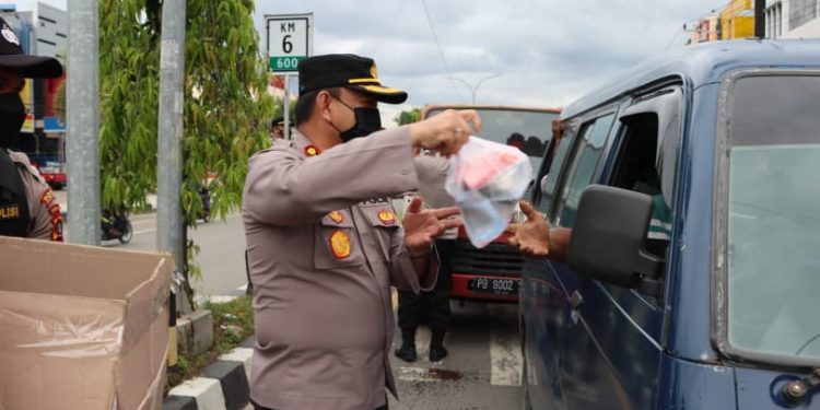 500 Paket Takjil Gratis dari Polres Sorkot