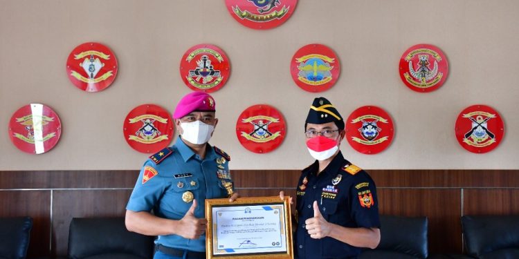 Dukung ZI Bea Cukai, Pasmar 3 Terima Piagam