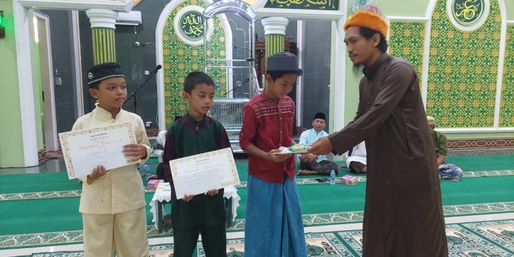 Ardhi Lelintang Amalia Juara Adzan BKM Al-Hidayah