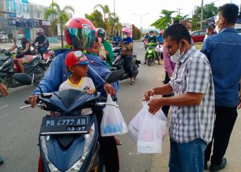 BP JAMSOSTEK Bagikan Ratusan Takjil