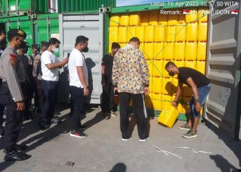 3 Kontainer Minyak Goreng Masuk Kota Sorong