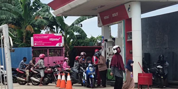 Pertamax Naik, Warga Pilih Pertalite