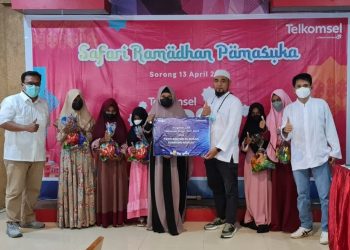 Bukber, Telkomsel Salurkan Bantuan CSR