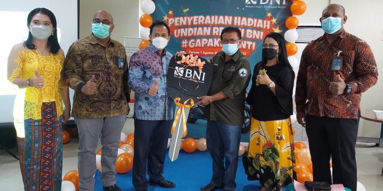 BNI Serahkan Hadiah Kendaraan untuk Pemenang Undian
