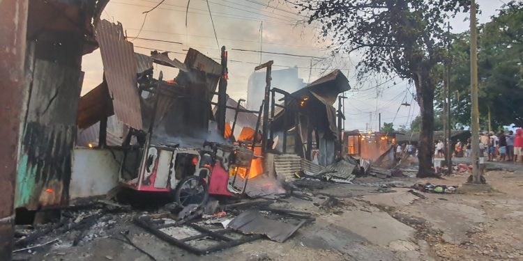 Dipicu Korsleting, 6 Rumah Hangus Terbakar