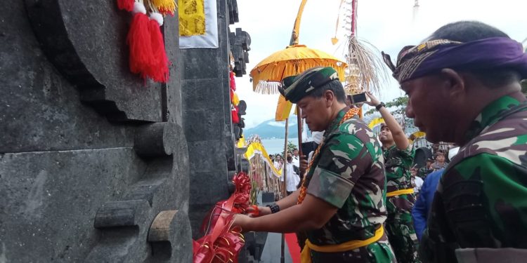 Pura Ksatria Shanti Bhuana Datangkan Material dari Gunung Agung