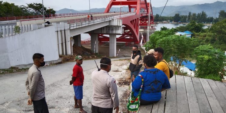 Jatuh dari Jembatan Youtefa, Tewas Mengenaskan
