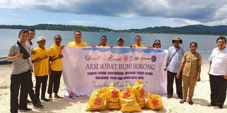 Aksi Sobat Bumi Awardee, Bersih Pantai hingga Dasar Laut