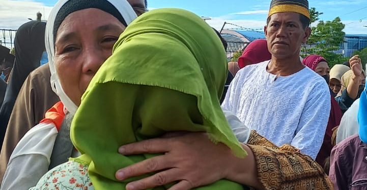 Suasana Haru Iringi Keberangkatan 108 CJH Kota Sorong