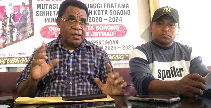 Dilengserkan, Yacob Kareth Angkat Bicara