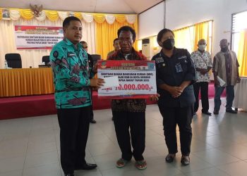 Pemkot Serahkan Bantuan untuk Korban Banjir Rob
