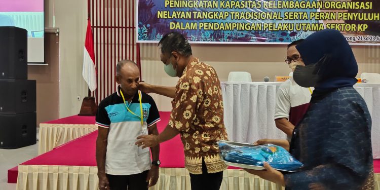 Puluhan Nelayan Dilatih Perbaiki Motor Tempel