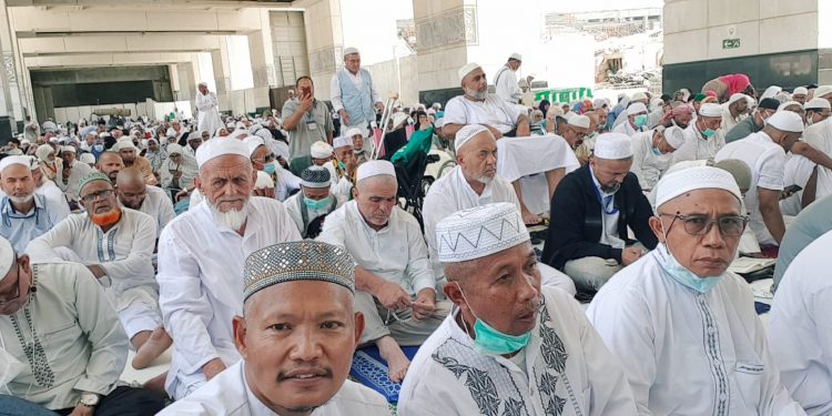 Datang Jam 9 Sudah Tidak Dapat Tempat Jumatan